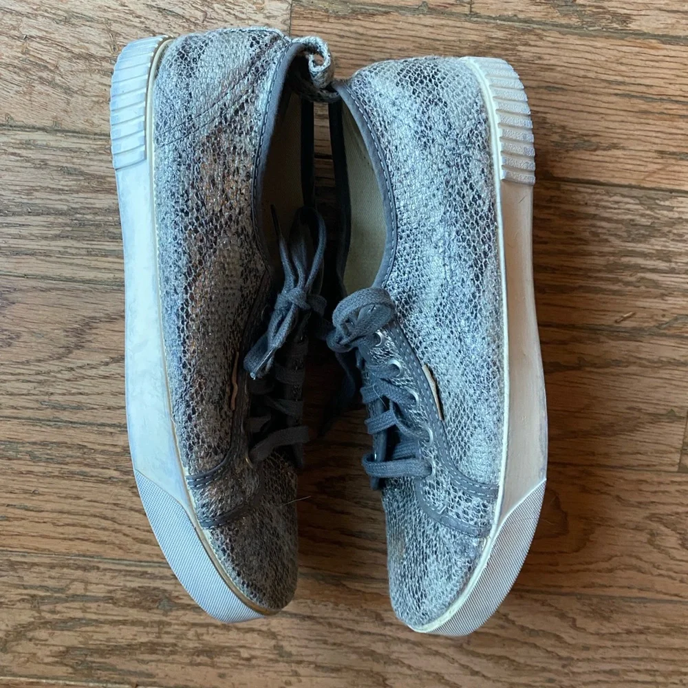 Zara sneakers Shoes Silver Animal Print Eu 41 US 10 excellent preowned condition